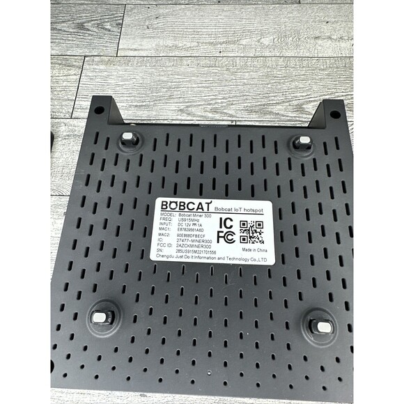 Bobcat Miner 300 Helium Hotspot for HNT - Black - Picture 2 of 3